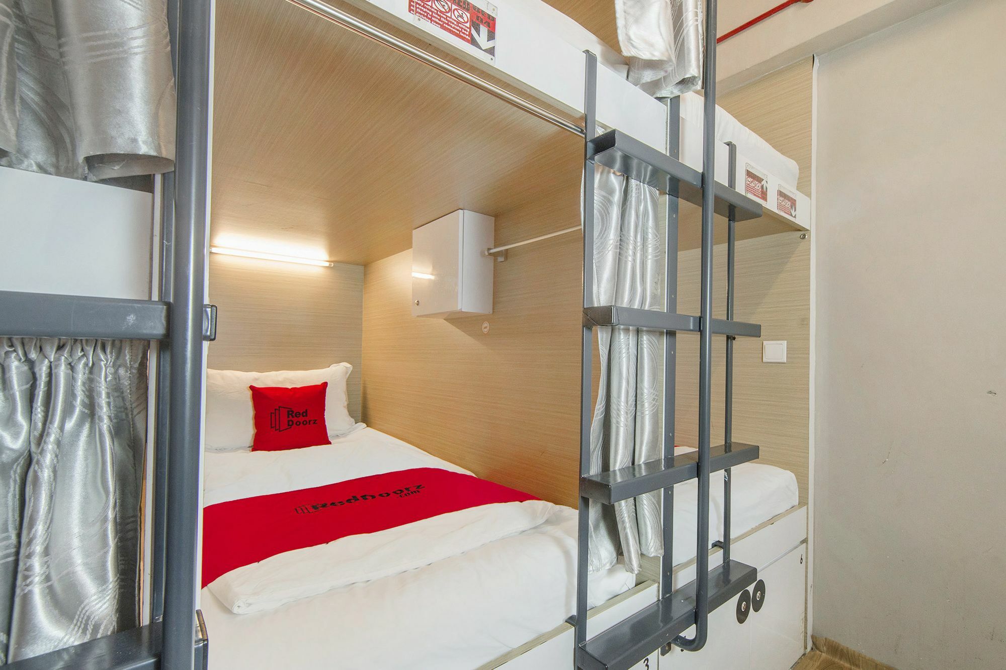 Reddoorz Hostel @ Jalan Besar Singapore Bagian luar foto